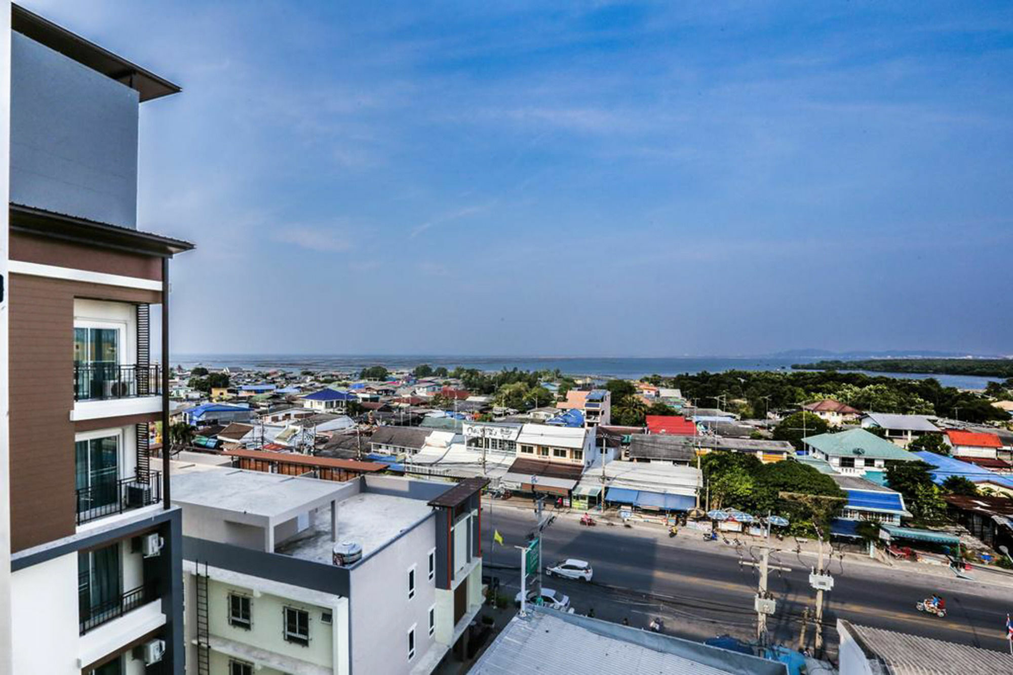 Central Place Serviced Apartment Angsila Csonburi Kültér fotó
