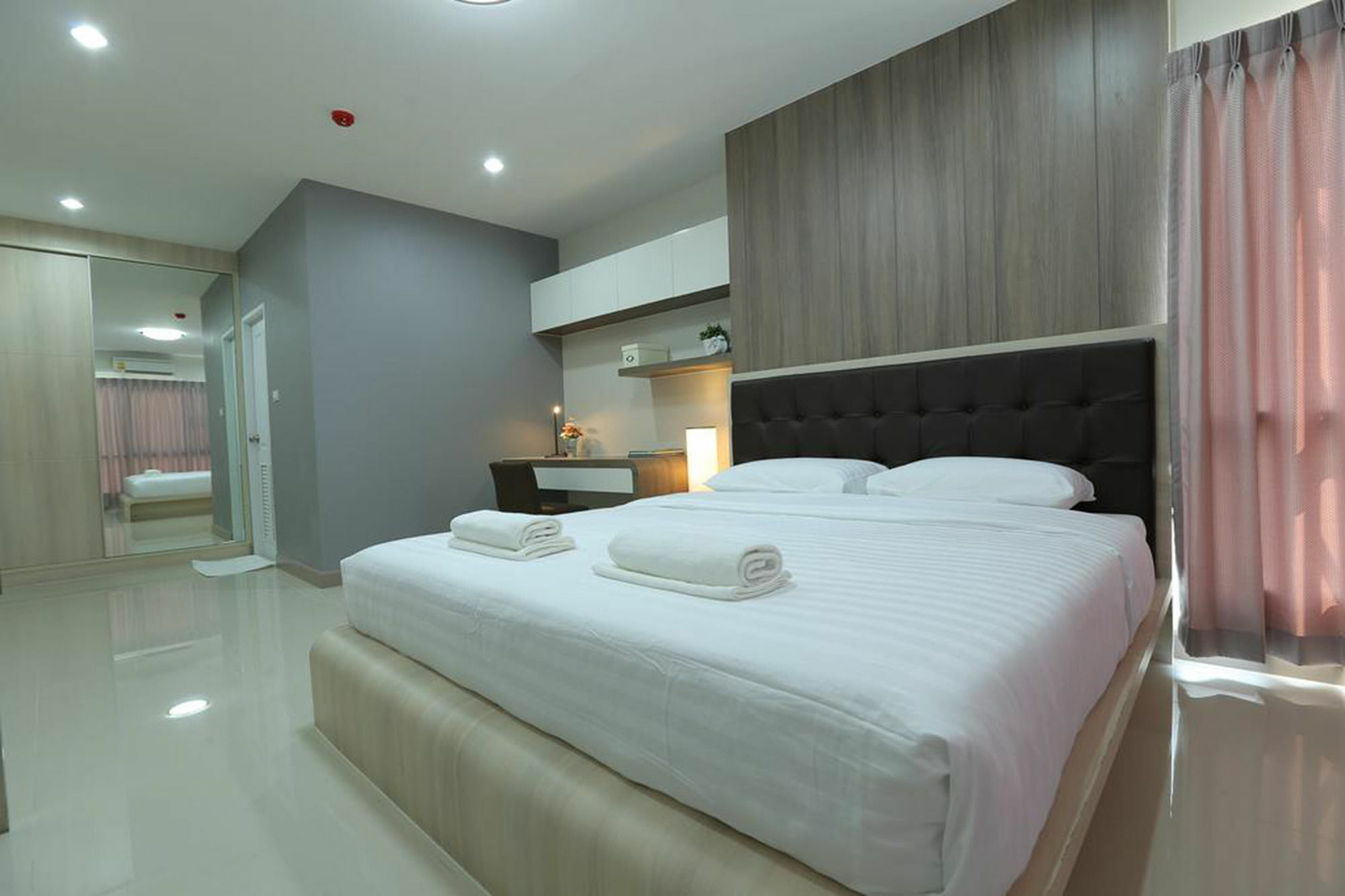 Central Place Serviced Apartment Angsila Csonburi Kültér fotó