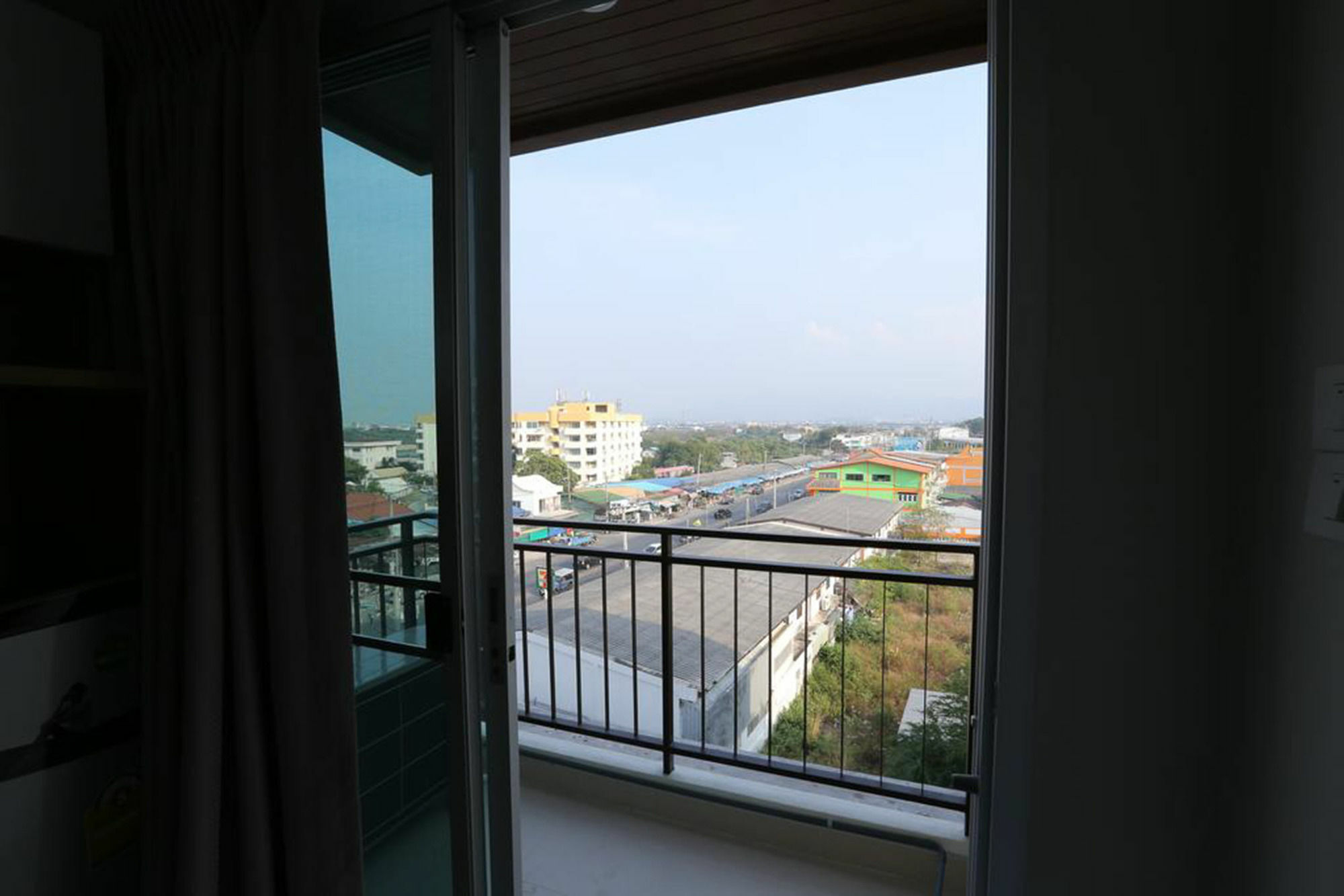 Central Place Serviced Apartment Angsila Csonburi Kültér fotó