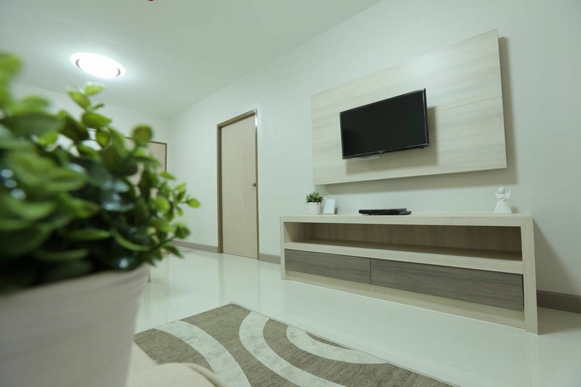 Central Place Serviced Apartment Angsila Csonburi Kültér fotó